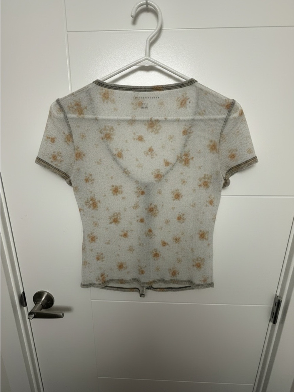 🌟MIX&MATCH: 4 for $25🌟 American Eagle Floral Waffle Knit Button Tee Size M - Picture 2 of 9